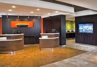 Courtyard By Marriott Airport Hotel