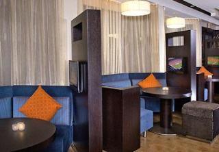 Courtyard By Marriott Airport Hotel