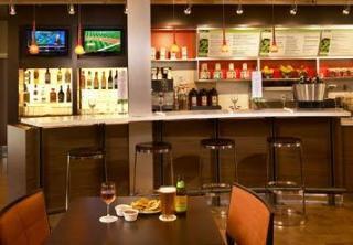 Courtyard By Marriott Airport