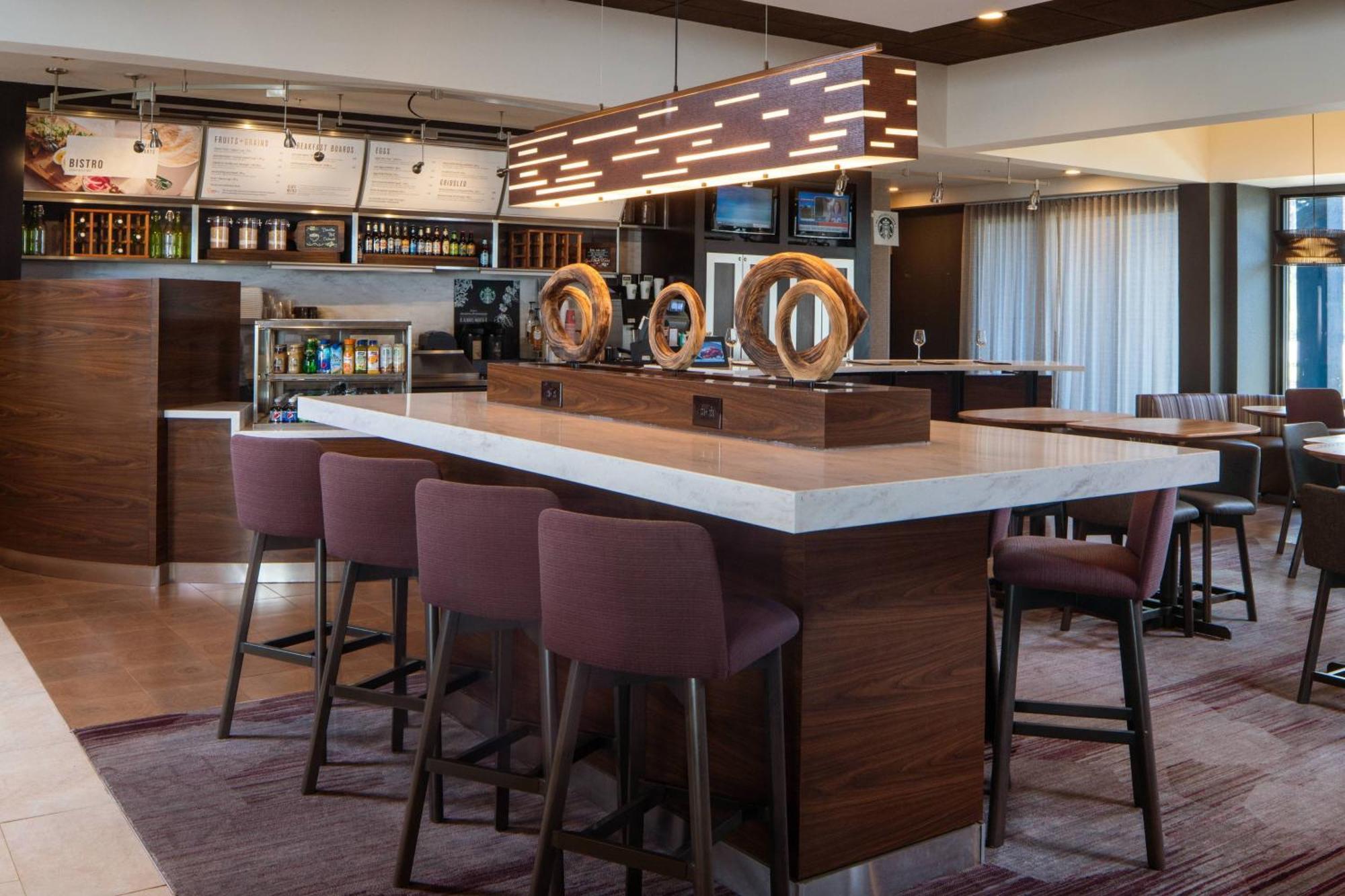 Courtyard By Marriott Airport Hotel 3*