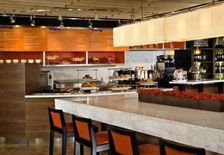 Courtyard By Marriott Airport