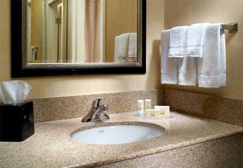 Courtyard By Marriott Airport Hotel Nashville