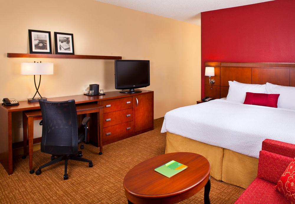 Courtyard By Marriott Airport Hotel