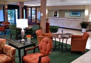 Courtyard By Marriott Airport