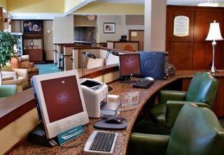 Courtyard By Marriott Airport Hotel