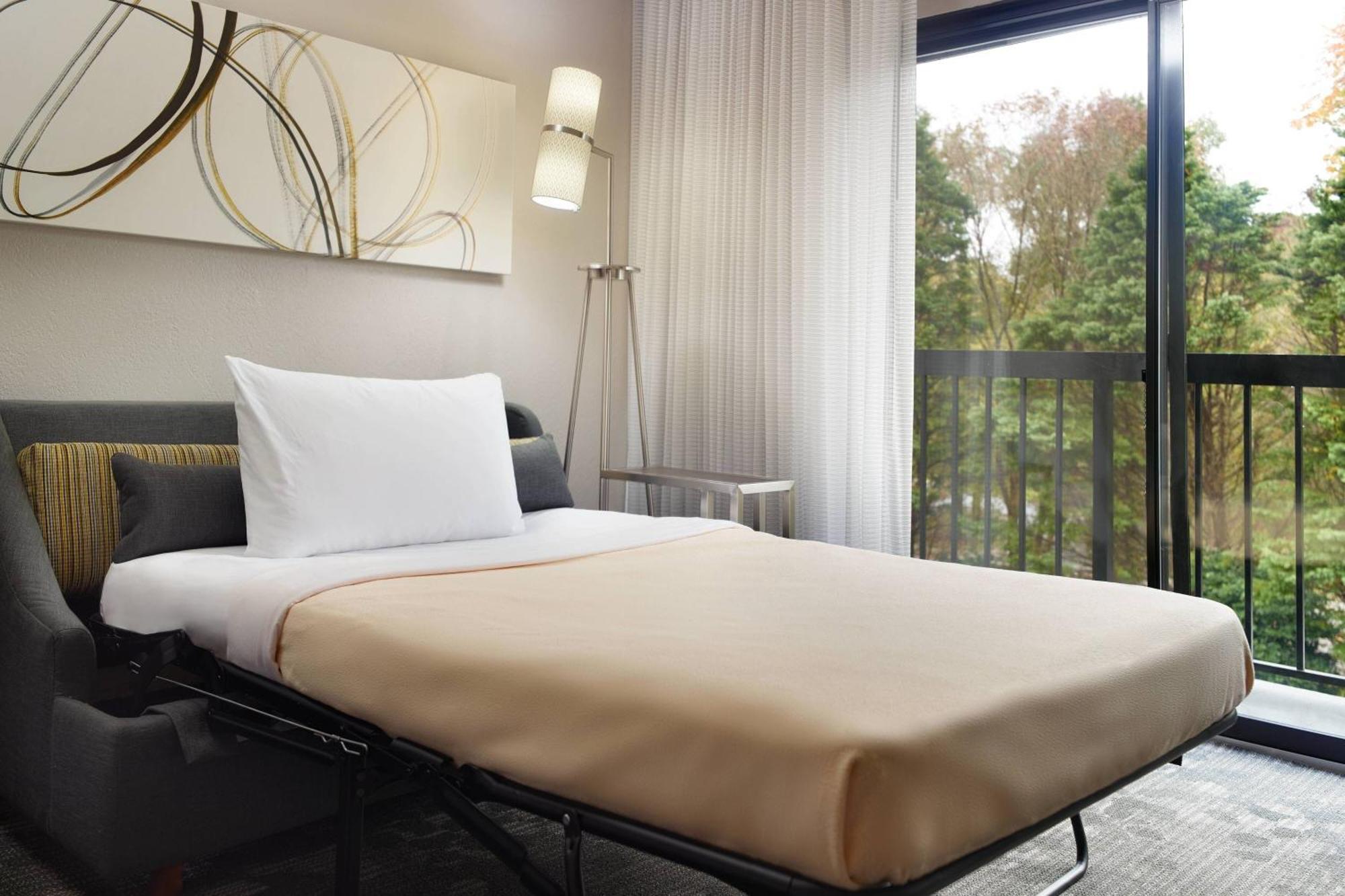 Courtyard By Marriott Airport 3*