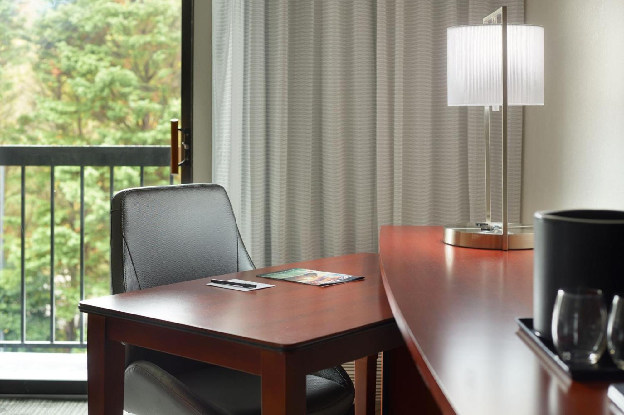 Courtyard By Marriott Airport Hotel Nashville