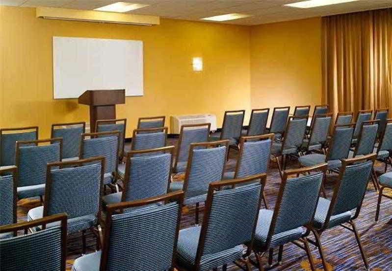 Hotel Courtyard By Marriott Airport 3*