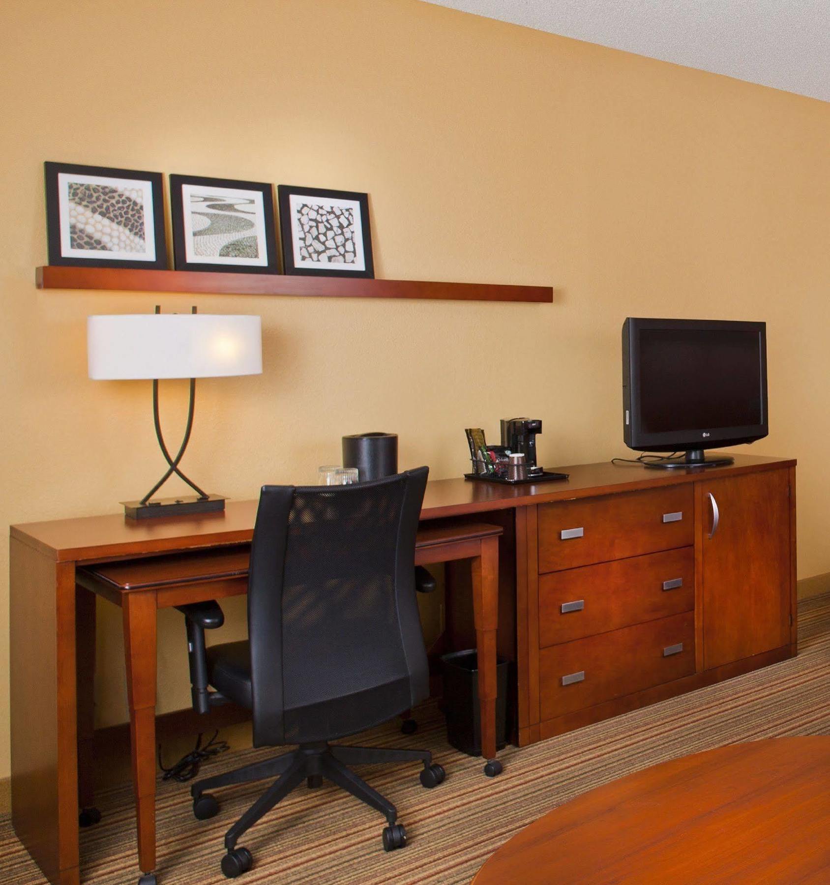Courtyard By Marriott Airport 3*